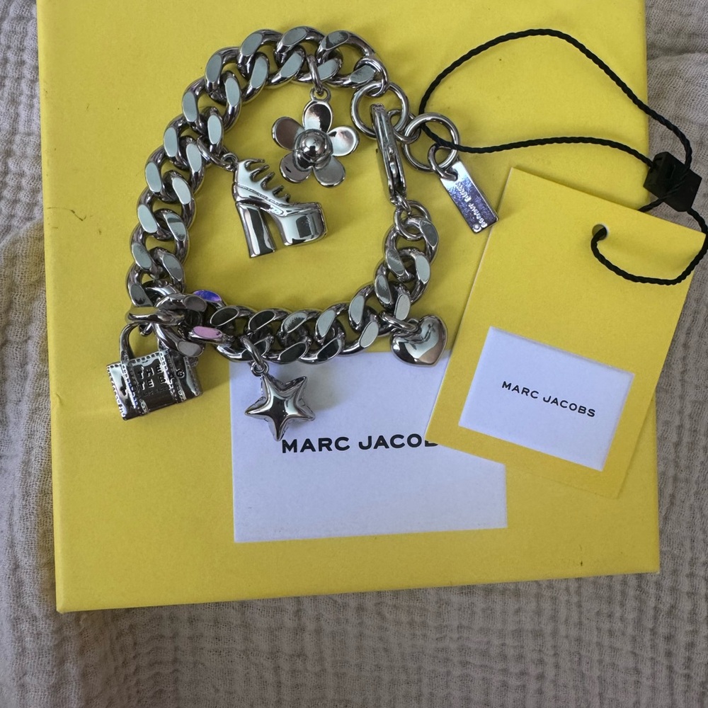 Marc Jacobs Silver Charm Bracelet with Flower, Star & Shoe Charms - Picture 2 of 7